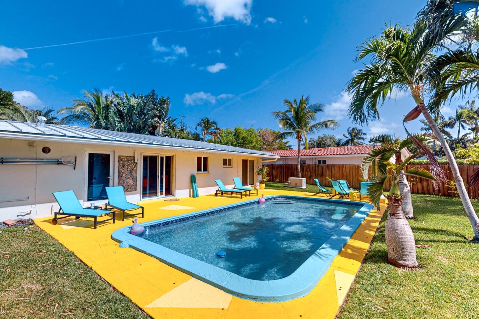 Holiday House * Fort Lauderdale